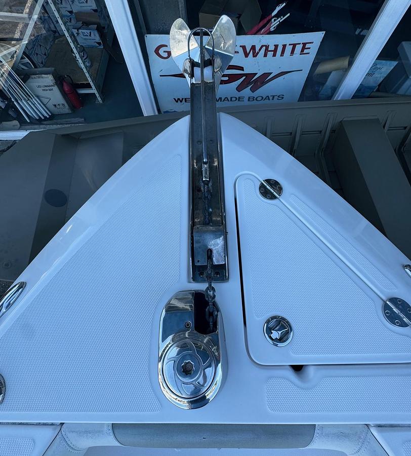 Used 2014 Everglades 255 CC