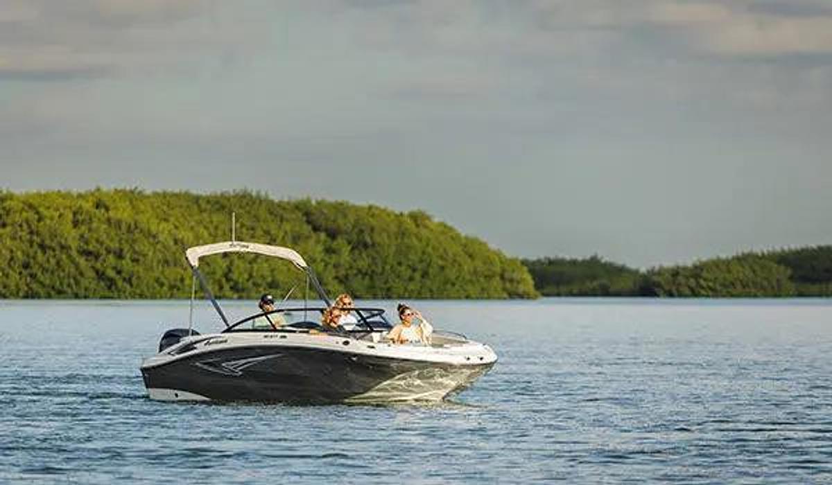 SunDeck 217 Outboard