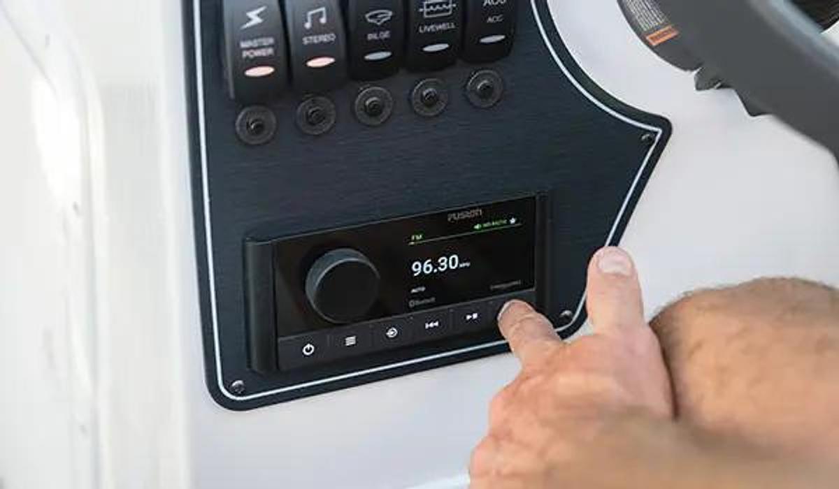 SunDeck 187 Outboard