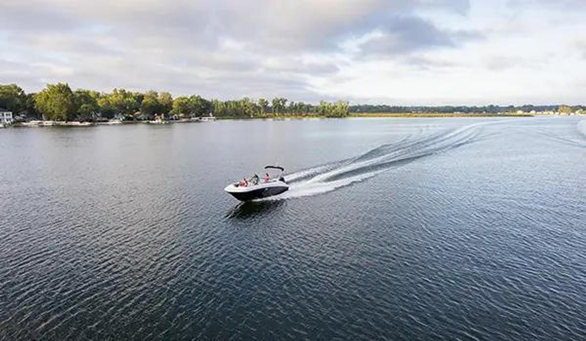 SunDeck 2400 Outboard