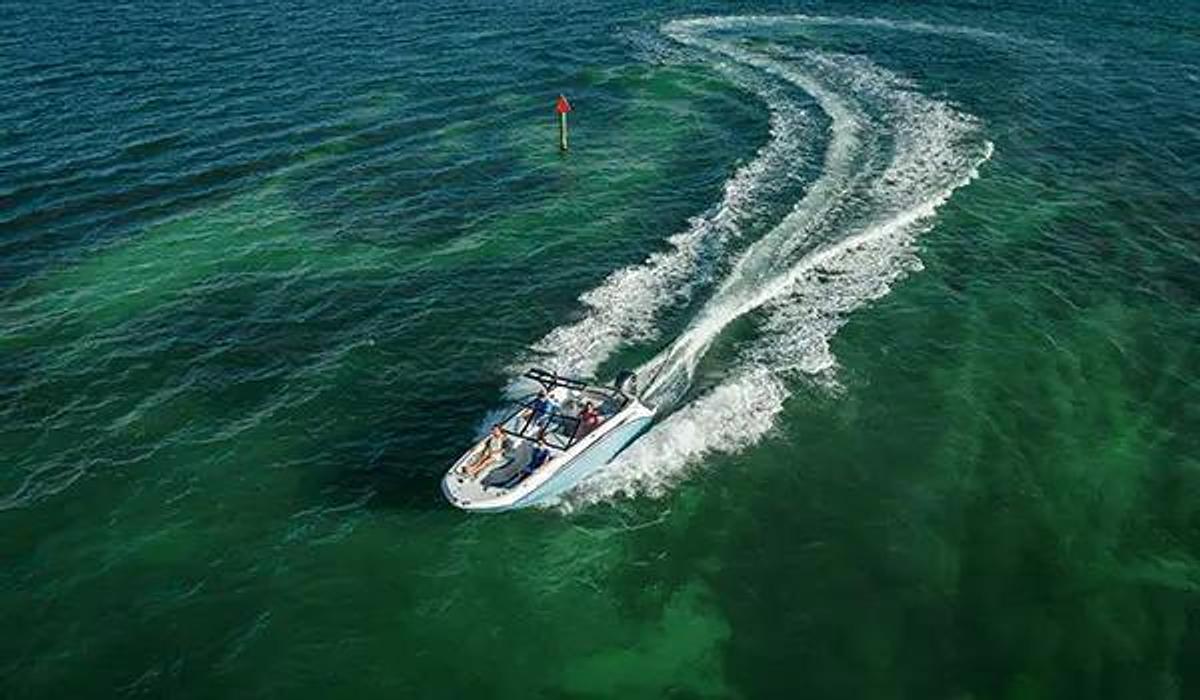 SunDeck 235 Outboard