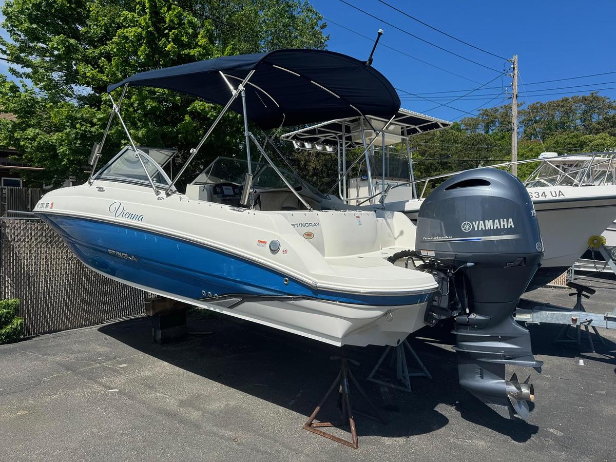 Used 2018 Stingray 201 DC with Yamaha F150