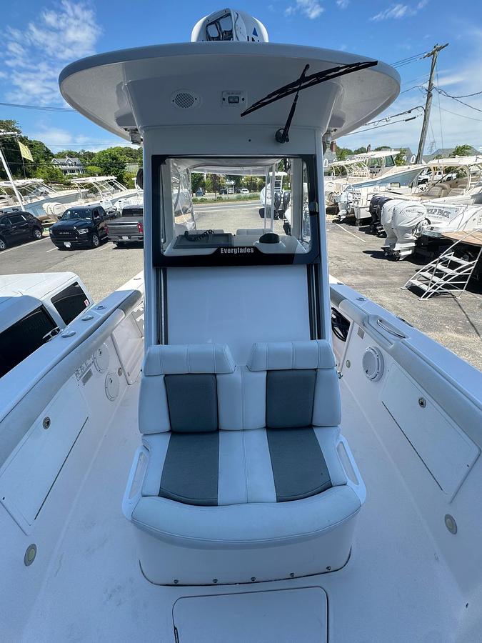 Used 2014 Everglades 255 CC