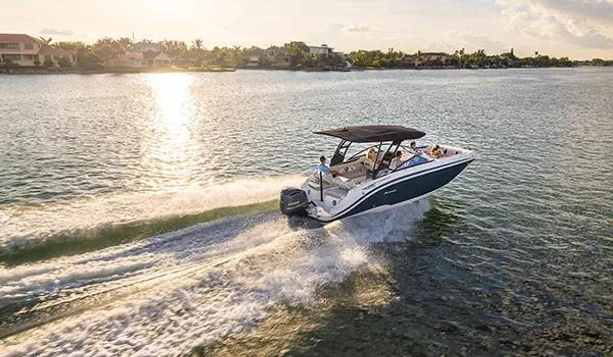 SunDeck 2600 Outboard