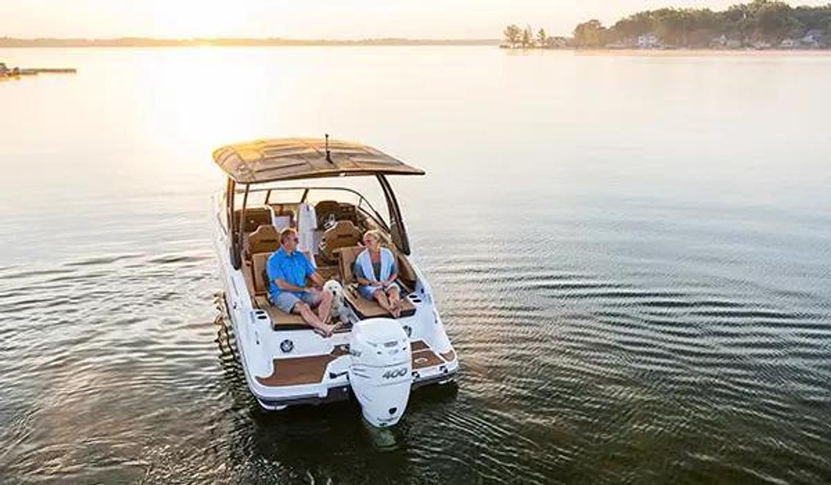 SunDeck 2600 Outboard