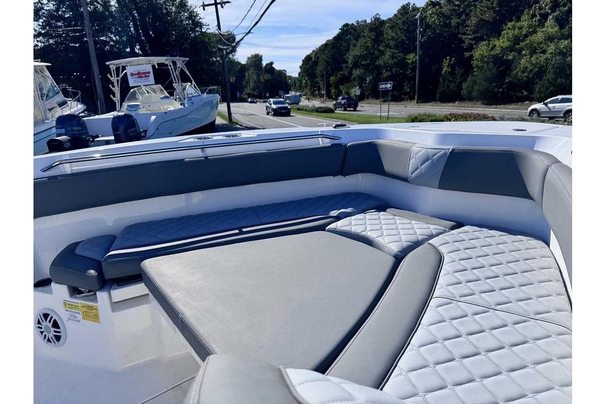 2025 NauticStar 242 Offshore