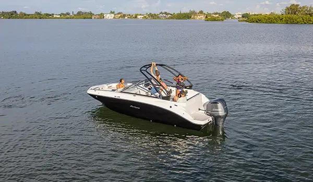 SunDeck 235 Outboard