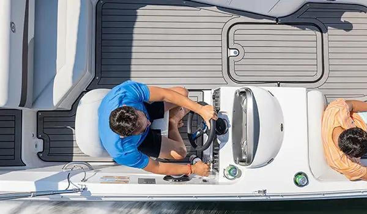 SunDeck Sport 188 IO Sterndrive