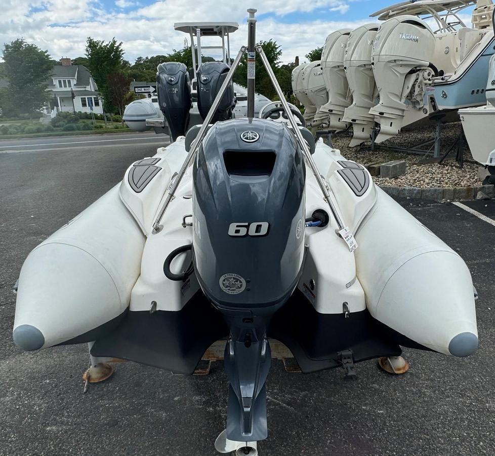 Used 2023 Zodiac YL440DL Yachtline Deluxe with Yamaha F60