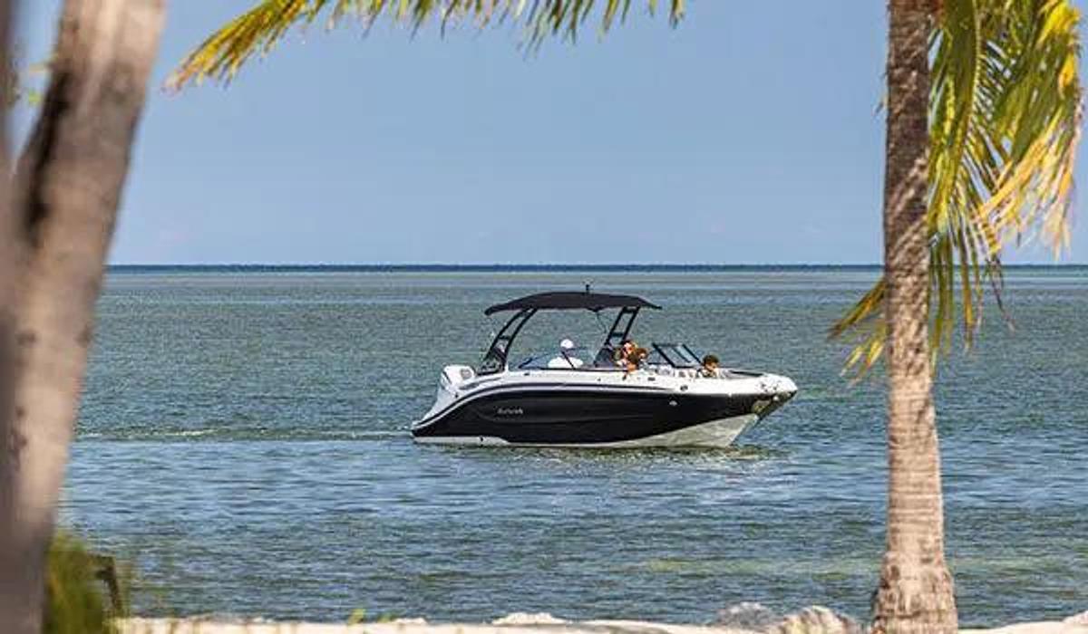 SunDeck 2600 Outboard