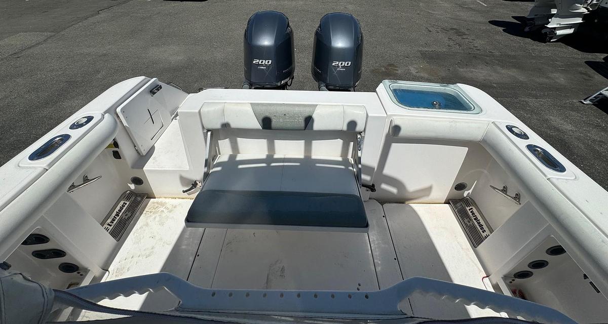 Used 2014 Everglades 255 CC