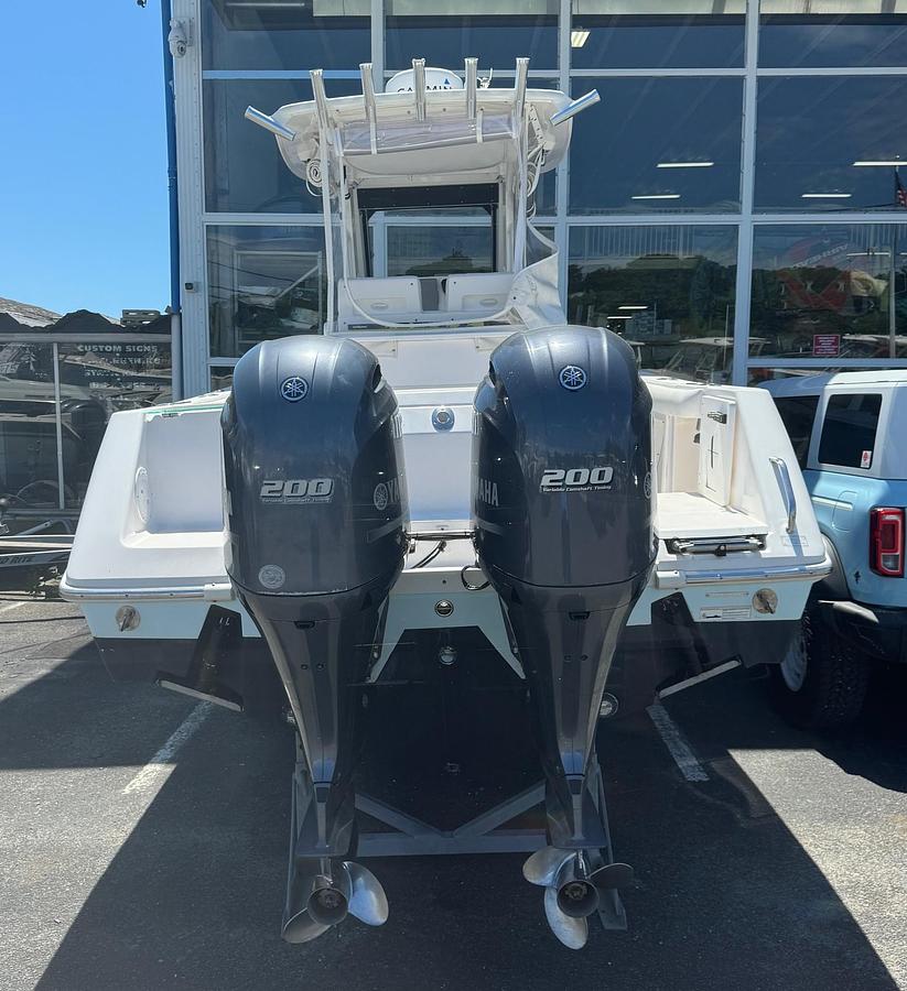 Used 2014 Everglades 255 CC