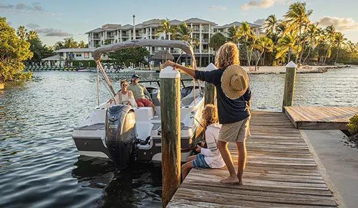 SunDeck 217 Outboard
