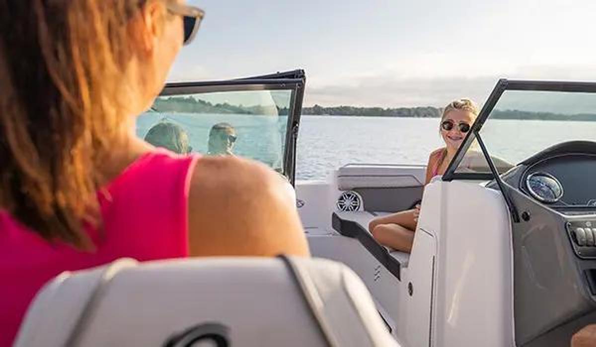 SunDeck 2400 Outboard