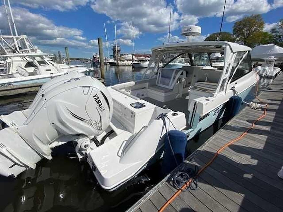 Used 2019 Everglades Boats 340DC