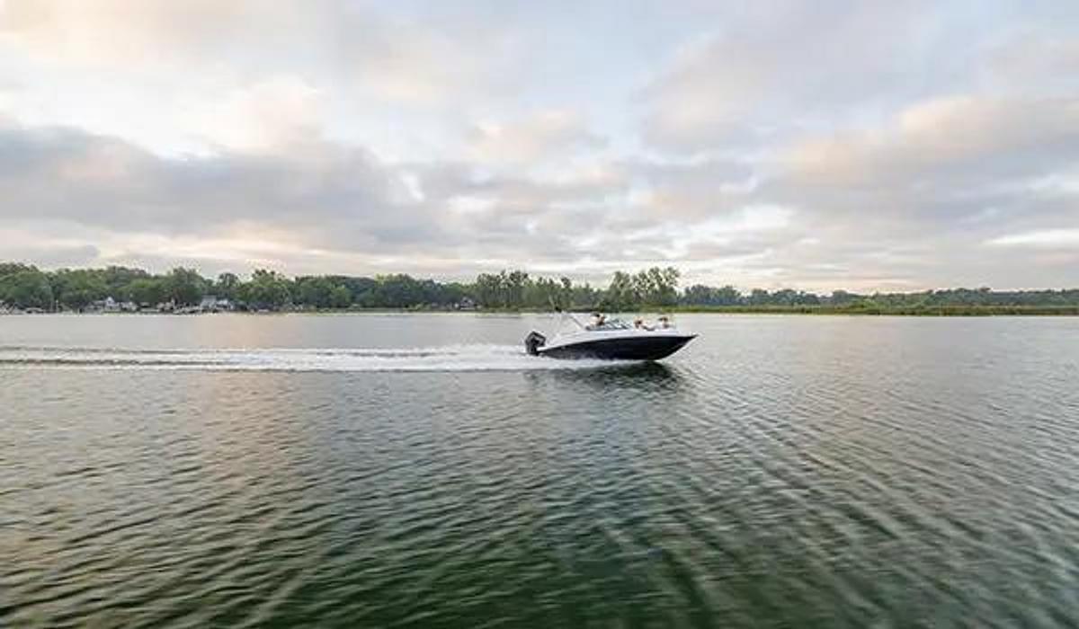 SunDeck 2400 Outboard