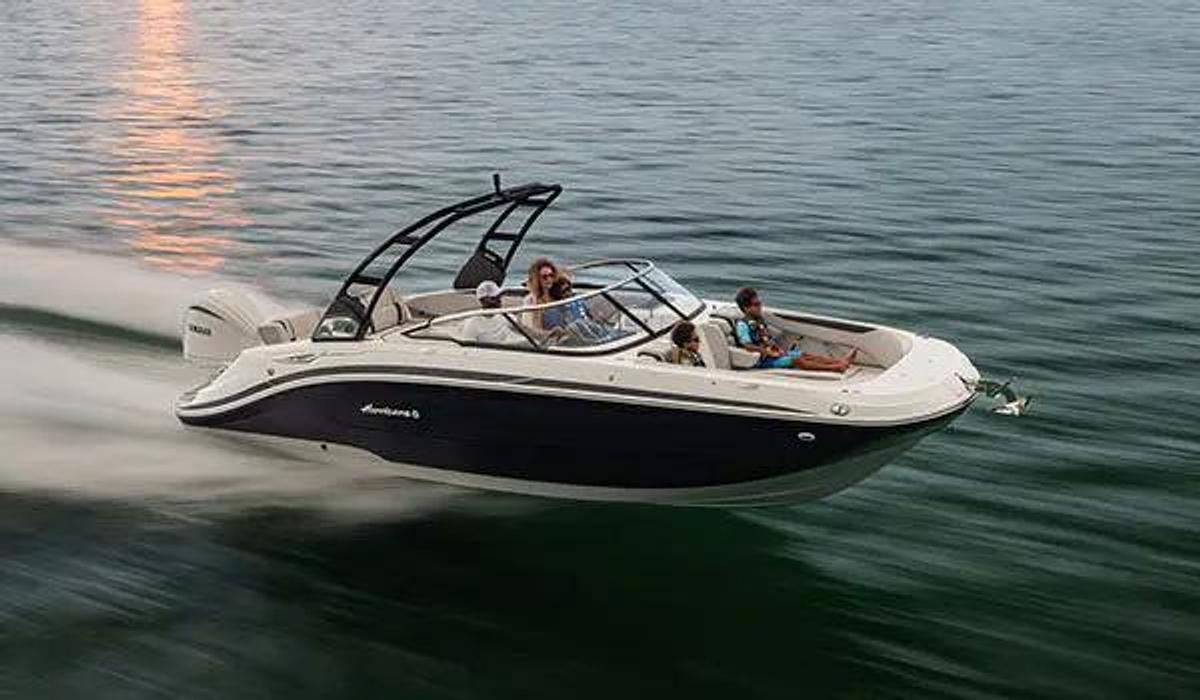 SunDeck 2600 Outboard