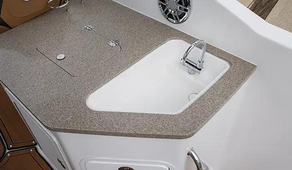 SunDeck 2690 Outboard