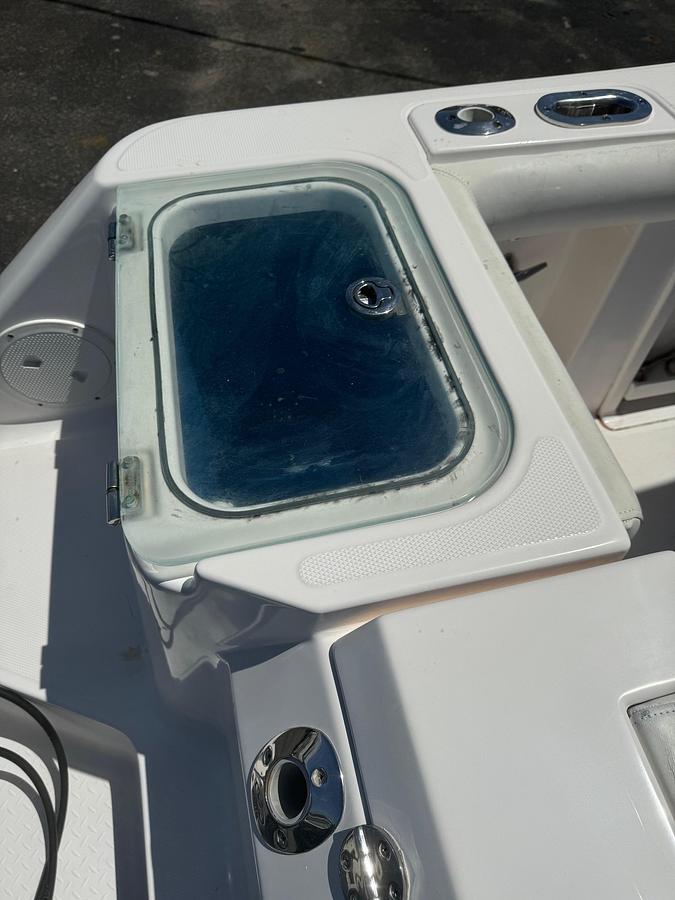 Used 2014 Everglades 255 CC