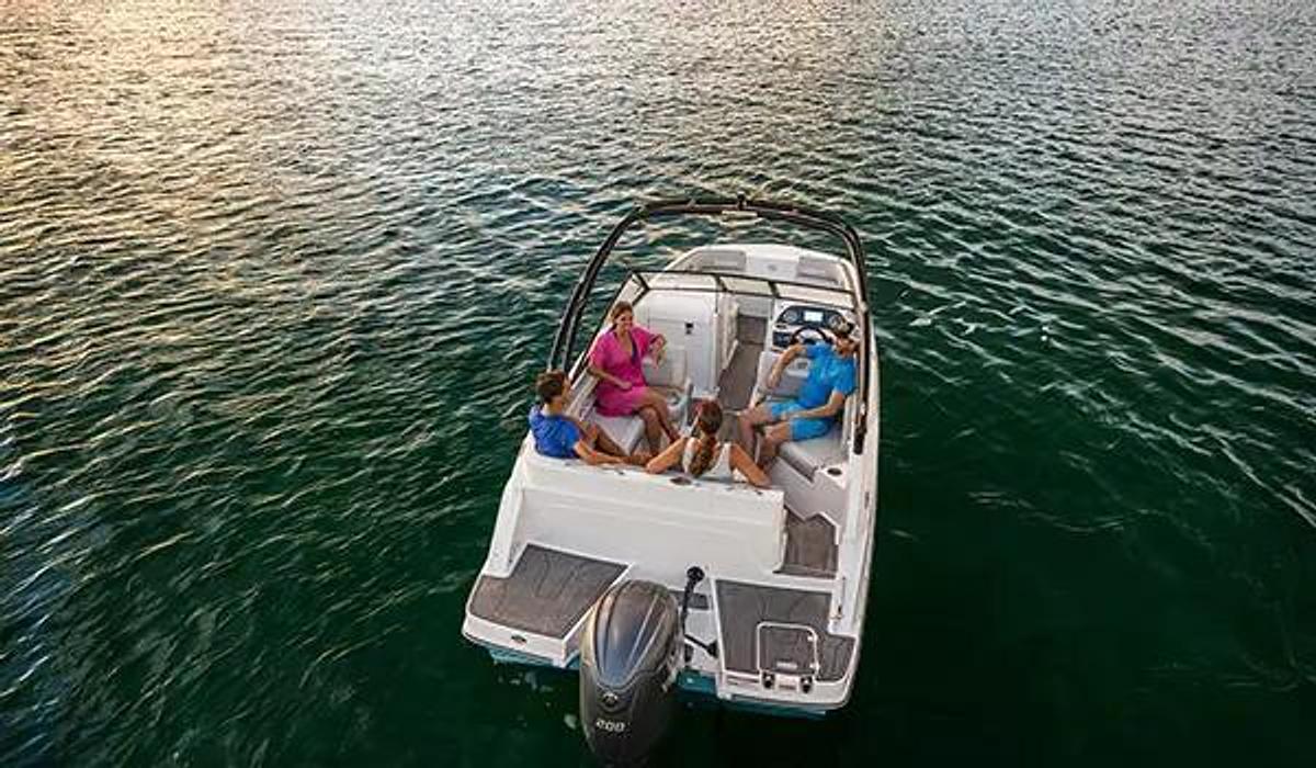 SunDeck 235 Outboard