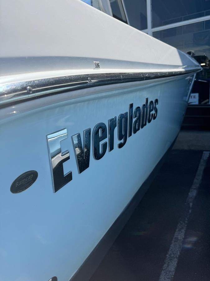 Used 2014 Everglades 255 CC