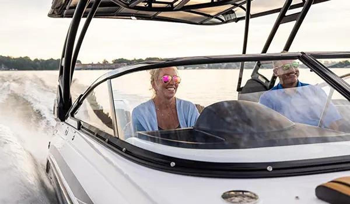 SunDeck 2600 Outboard