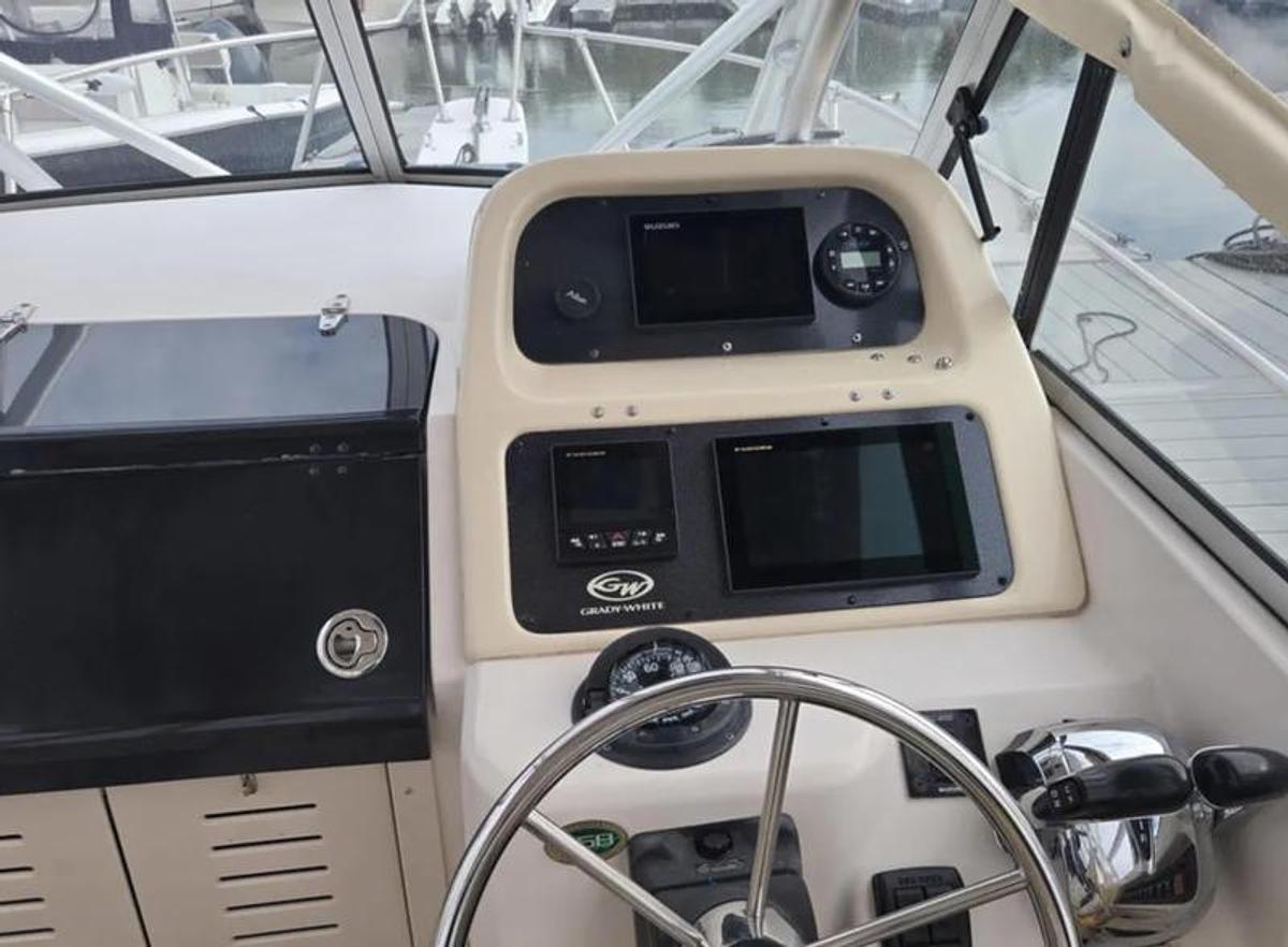 Used 2003 Grady White 258 Journey Walkaround Cuddy
