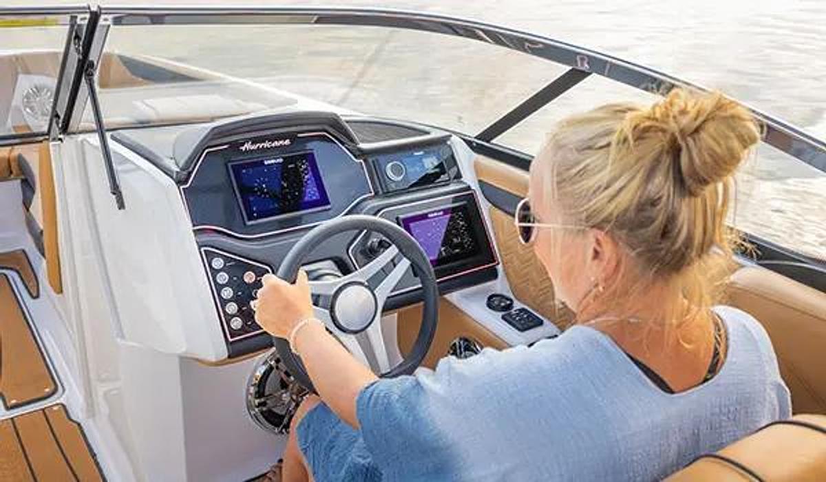 SunDeck 2600 Outboard