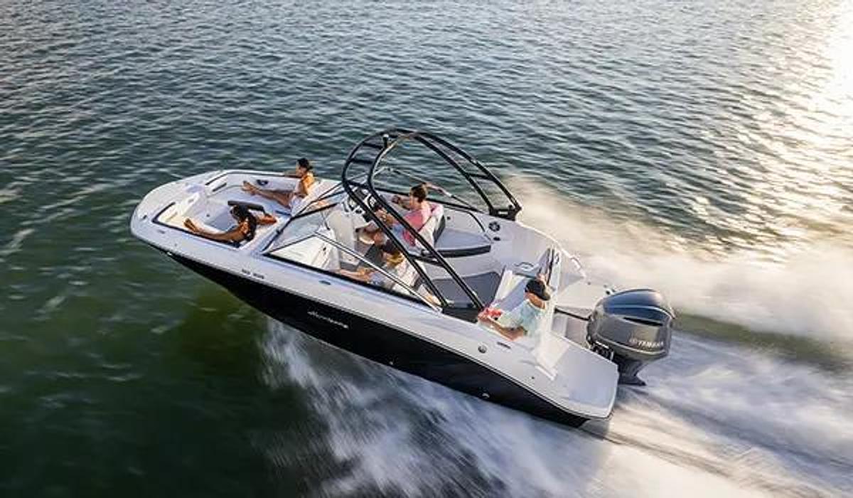SunDeck 235 Outboard