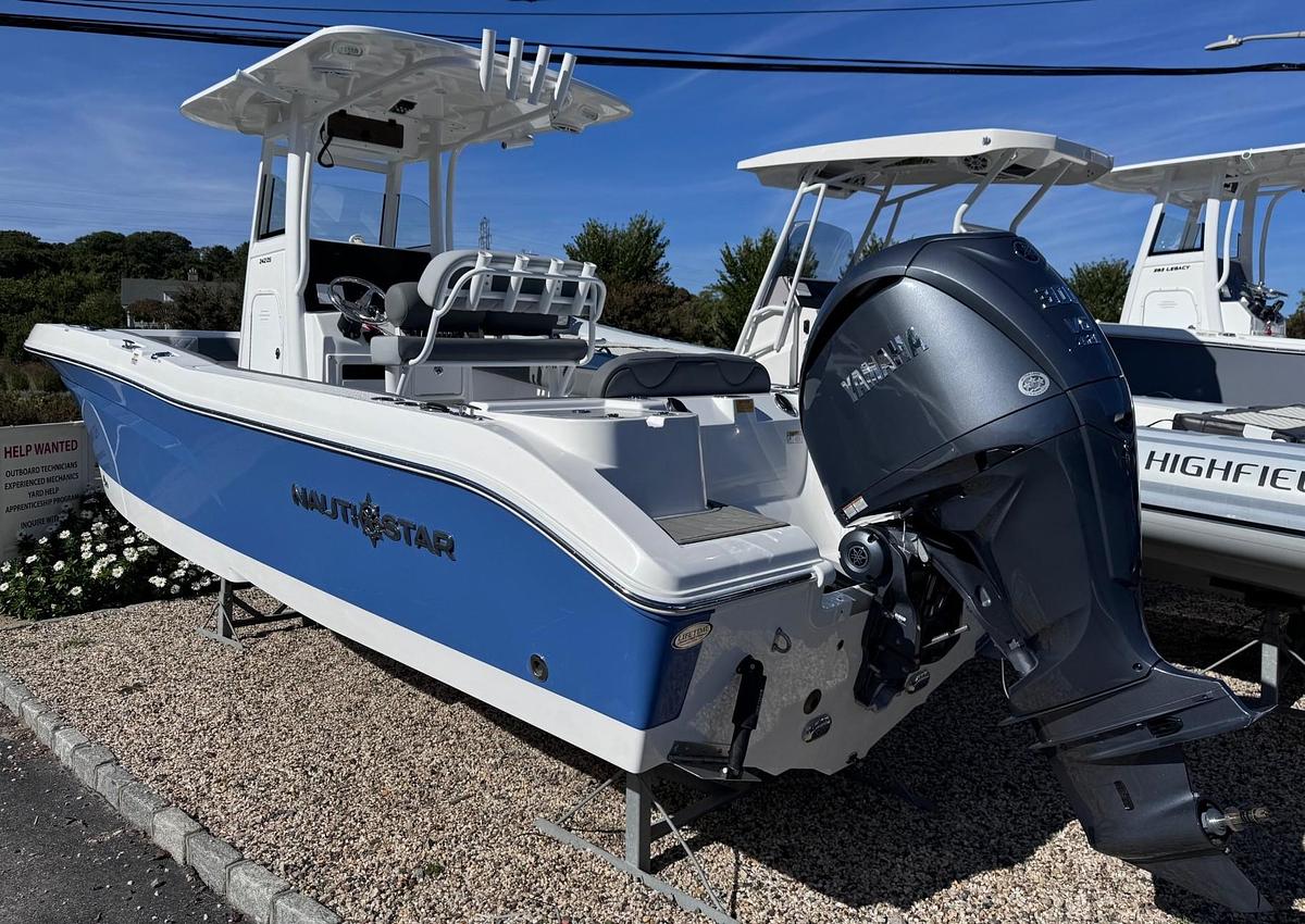 2025 NauticStar 242 Offshore