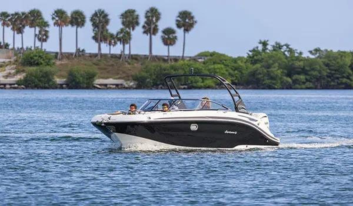 SunDeck 2600 Outboard