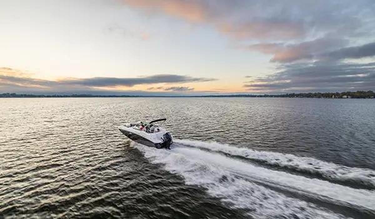 SunDeck 2400 Outboard