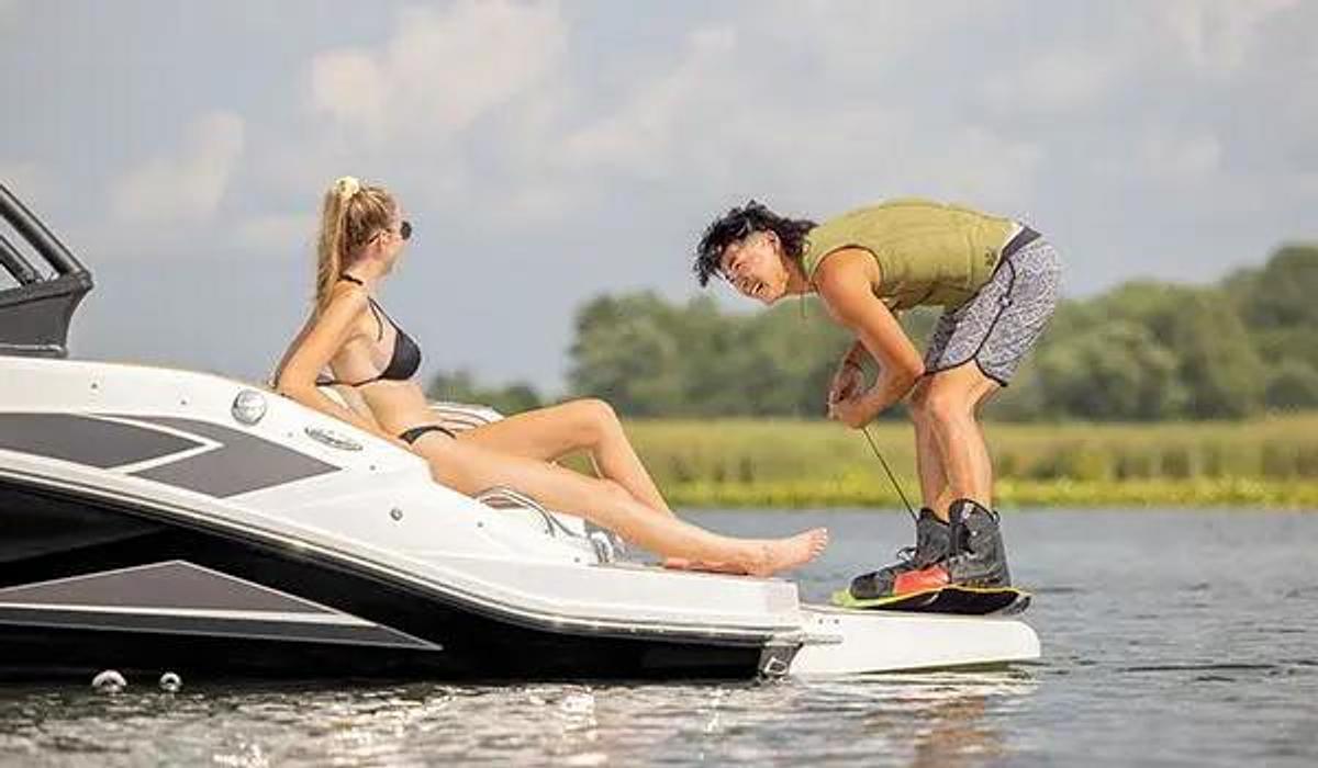 SunDeck Sport 205 IO Sterndrive