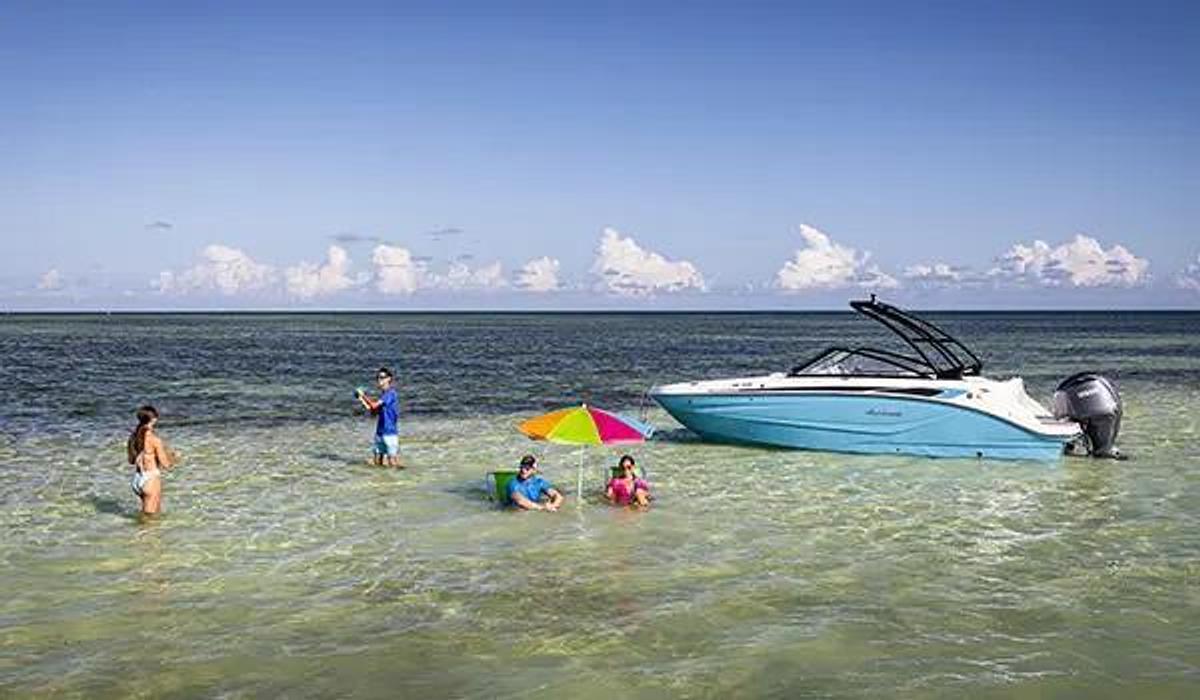 SunDeck 235 Outboard