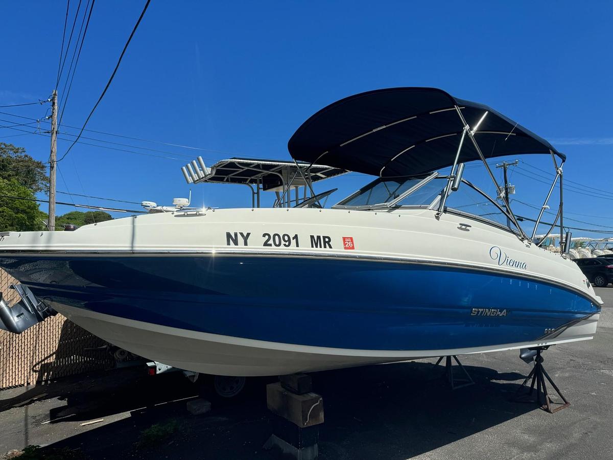 Used 2018 Stingray 201 DC with Yamaha F150