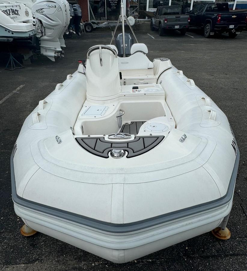 Used 2023 Zodiac YL440DL Yachtline Deluxe with Yamaha F60