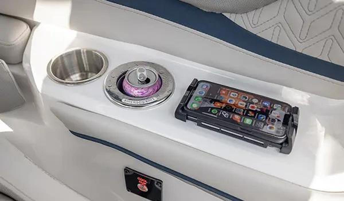 SunDeck 2600 Outboard