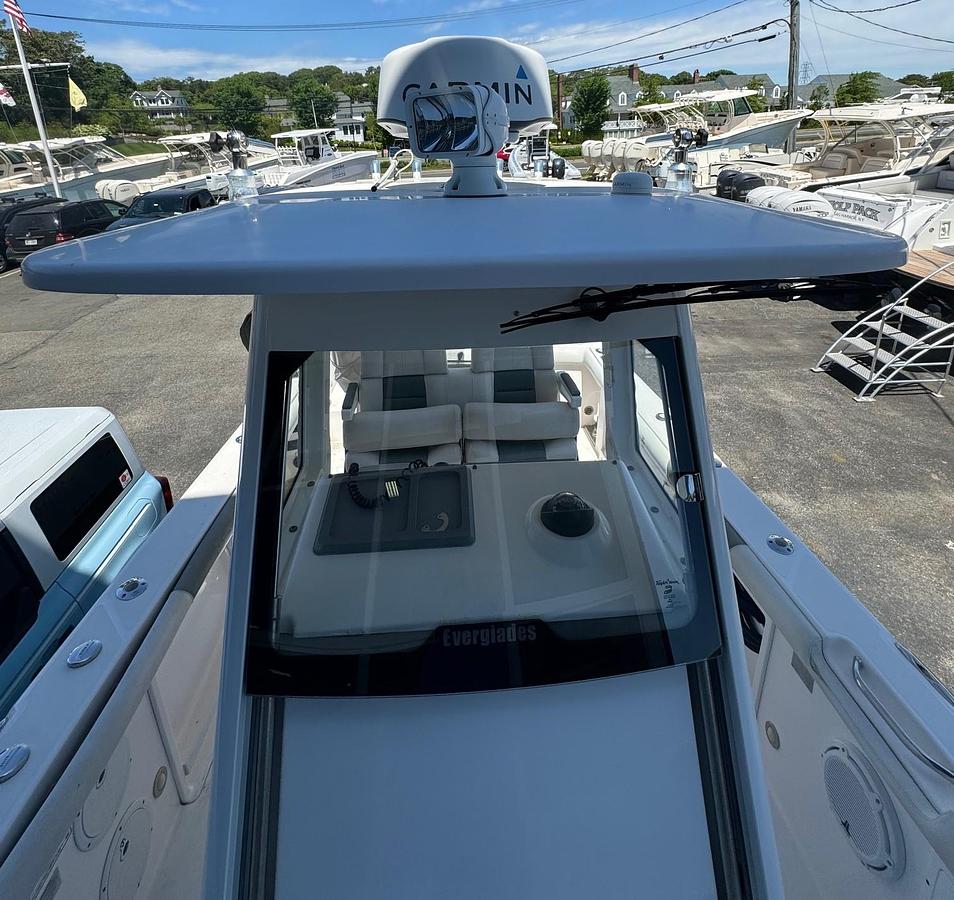 Used 2014 Everglades 255 CC
