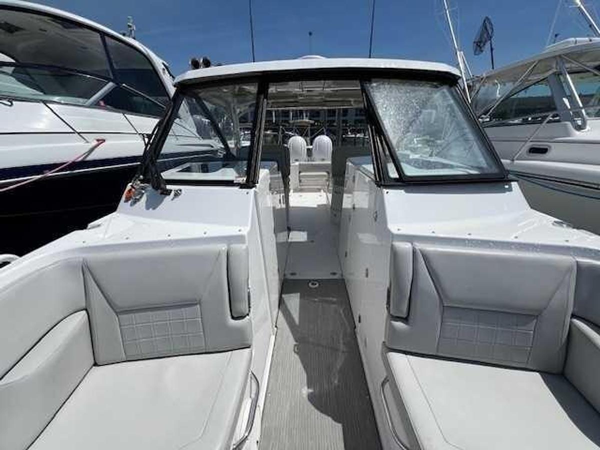 Used 2019 Everglades Boats 340DC
