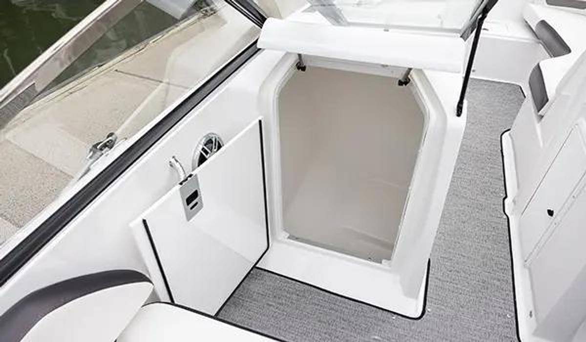 SunDeck 235 Outboard