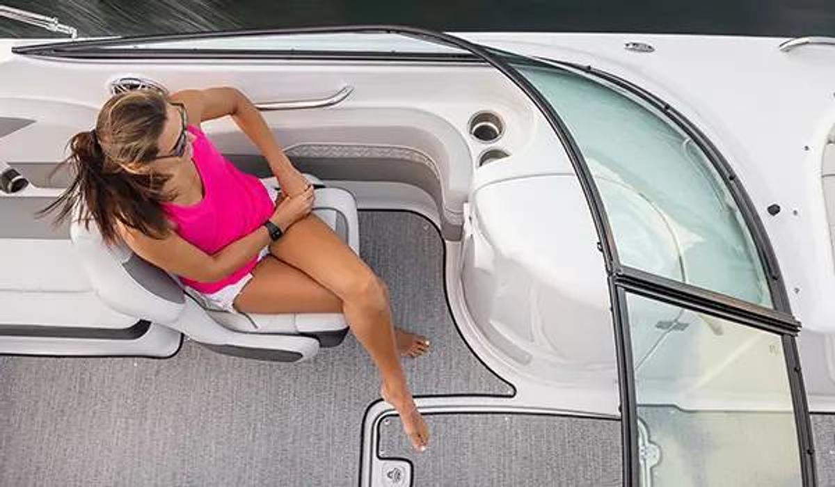 SunDeck 2400 Outboard