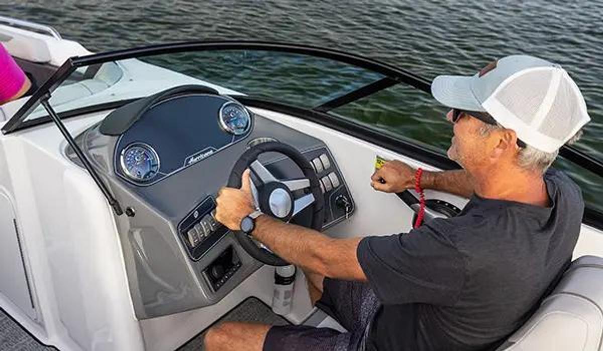 SunDeck 2400 Outboard