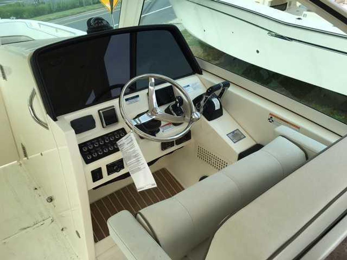 Used 2016 World Cat 320DC