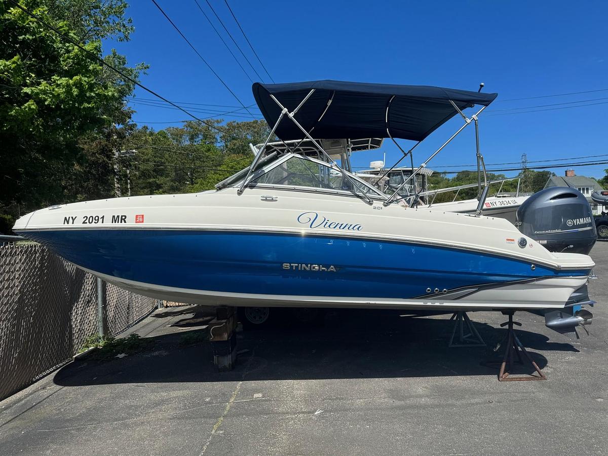 Used 2018 Stingray 201 DC with Yamaha F150