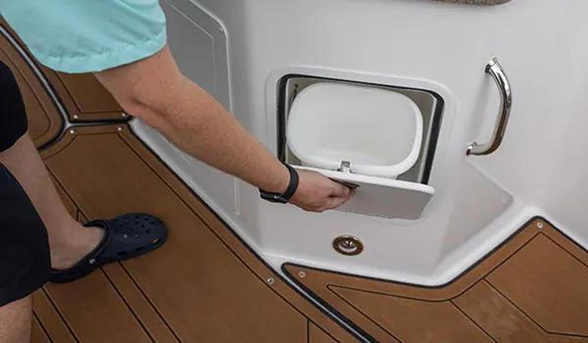 SunDeck 2690 Outboard