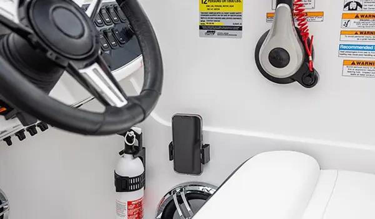 SunDeck 235 Outboard