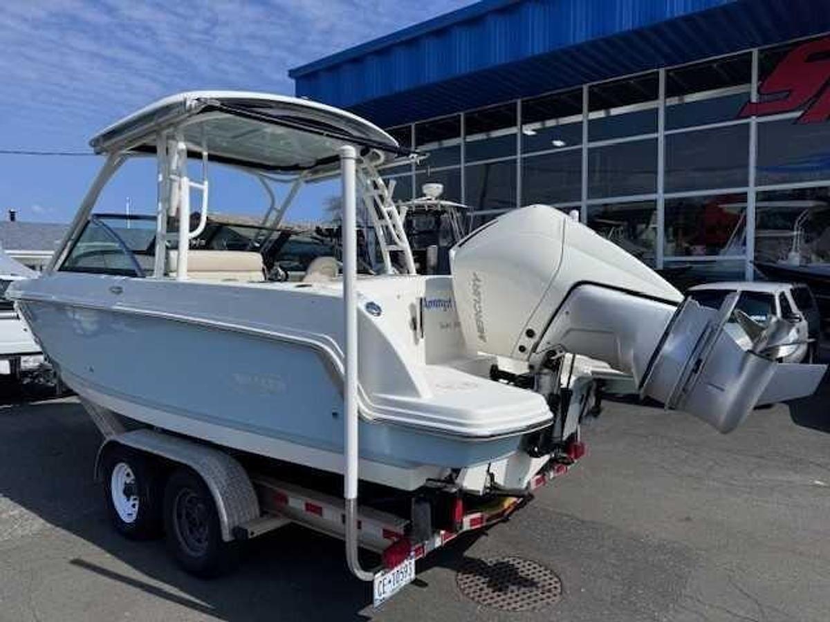 Used 2019 Boston Whaler 230 Vantage