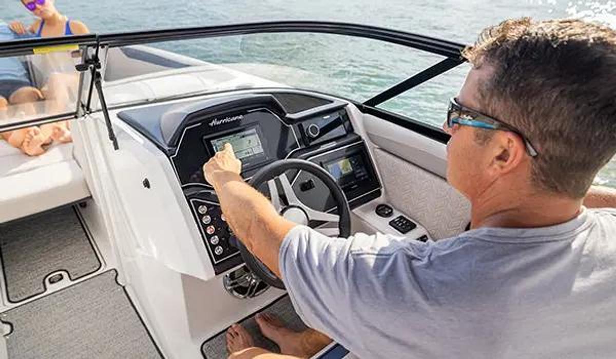 SunDeck 2600 Outboard