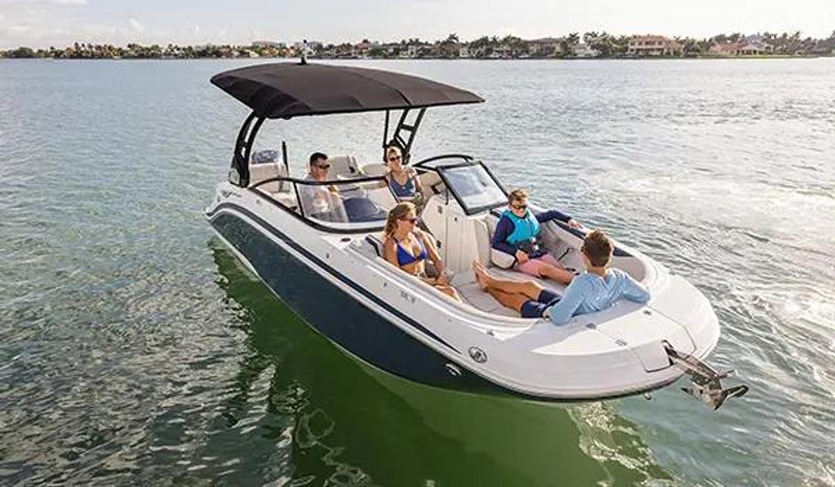 SunDeck 2600 Outboard