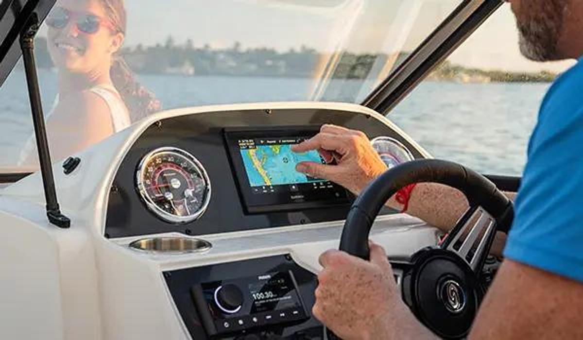 SunDeck 235 Outboard